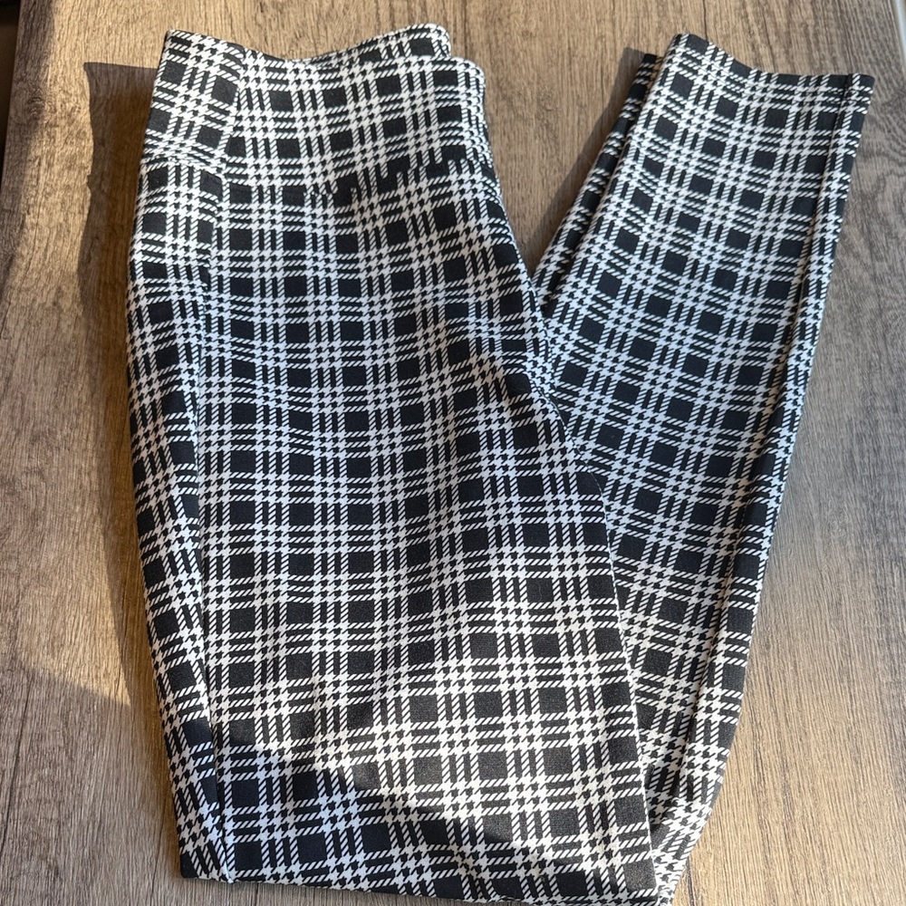 Ladies GAP Monochrome Plaid leggings
